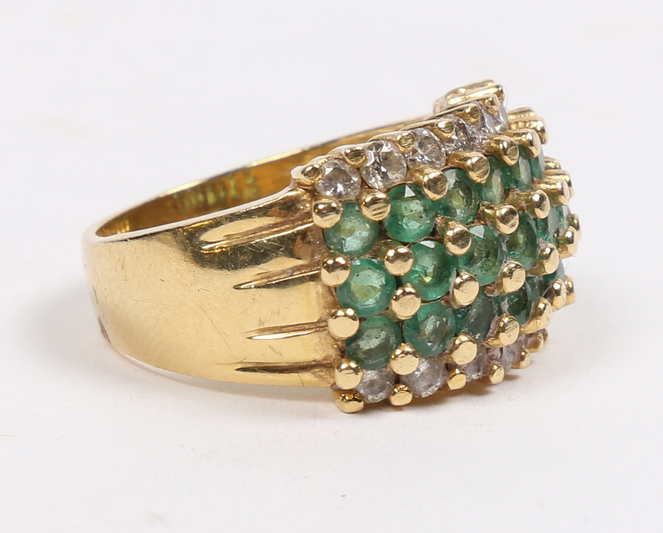 AN 18 CARAT GOLD, EMERALD AND DIAMOND RING. - Bild 5 aus 7