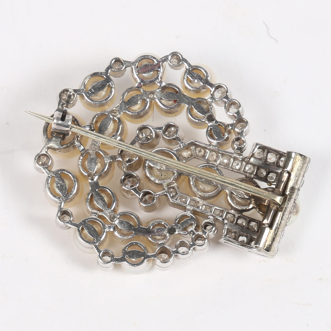 AN ART DECO DIAMOND AND PEARL BROOCH. - Bild 3 aus 5