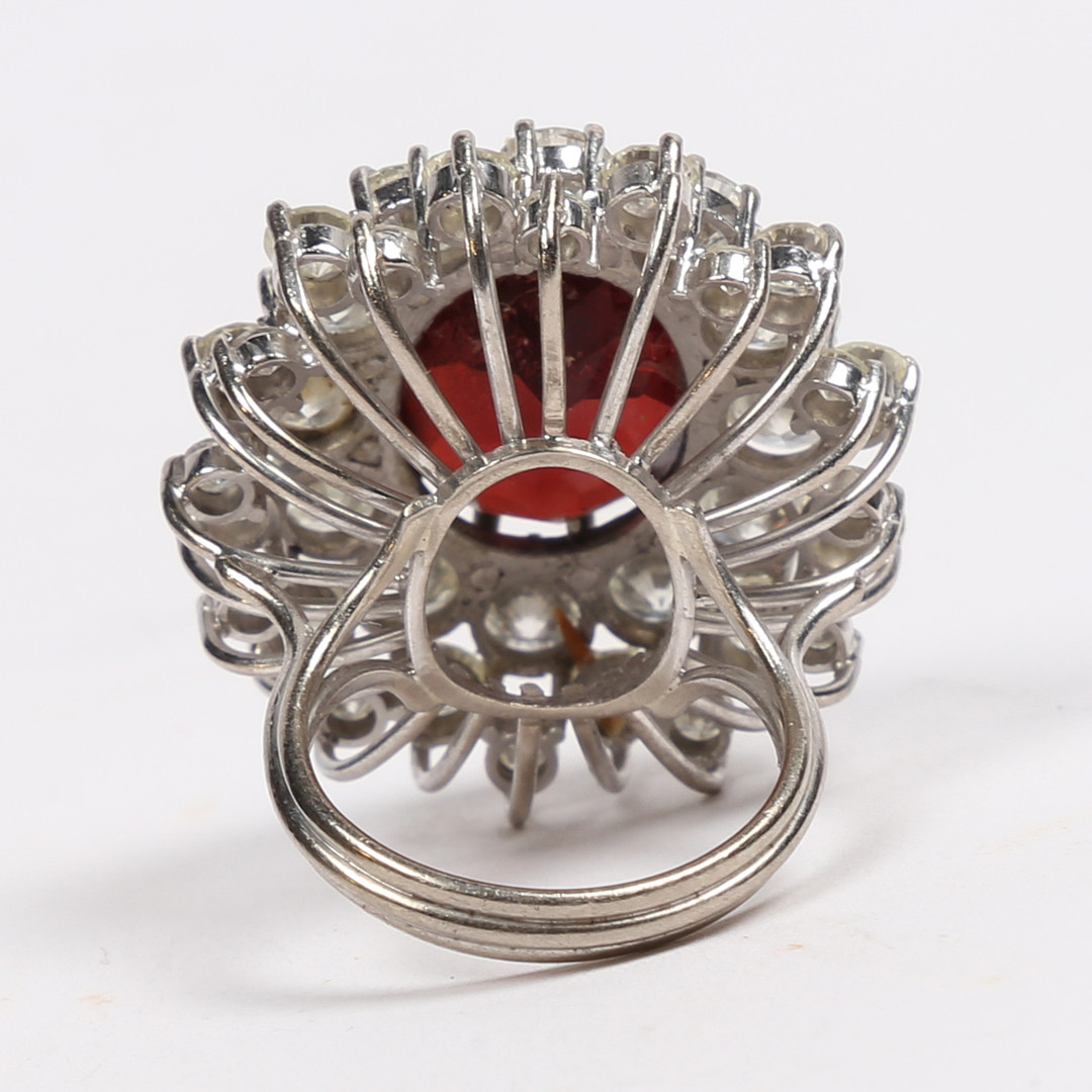 A SUBSTANTIAL DIAMOND AND GARNET CLUSTER RING. - Image 3 of 5