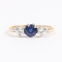 A YELLOW METAL, SAPPHIRE AND DIAMOND RING.