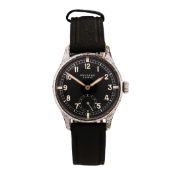 A UNIVERSAL GENEVE STAINLESS STEEL MILITARY STYLE GENTLEMAN'S WRISTWATCH.