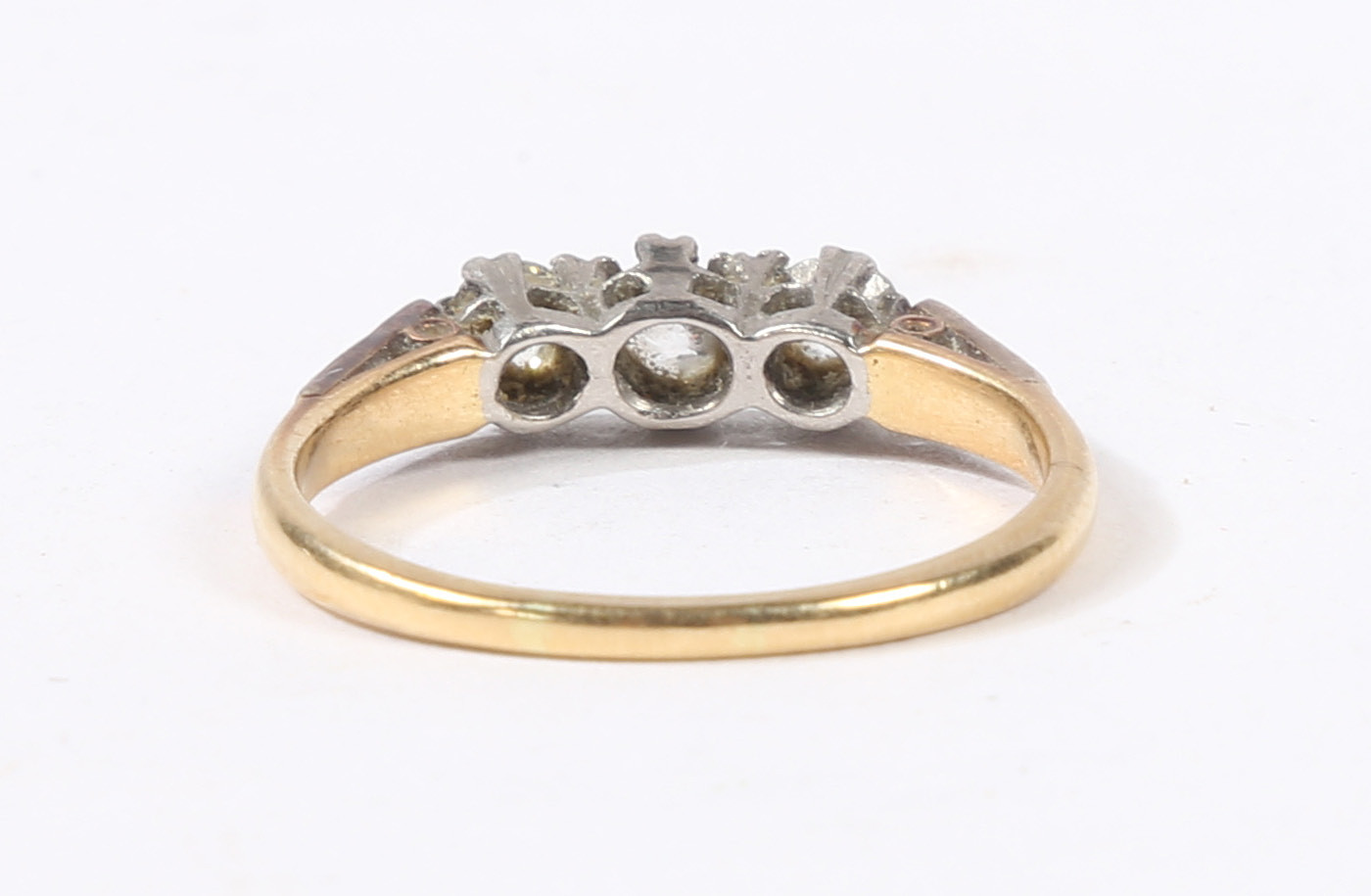 AN 18 CARAT GOLD, PLATINUM AND DIAMOND RING. - Bild 4 aus 5