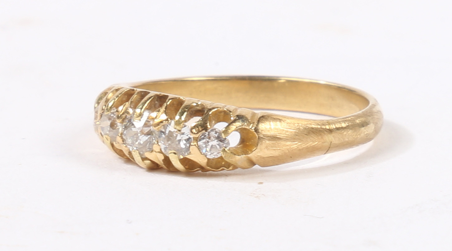 AN 18 CARAT GOLD AND DIAMOND RING. - Bild 2 aus 5