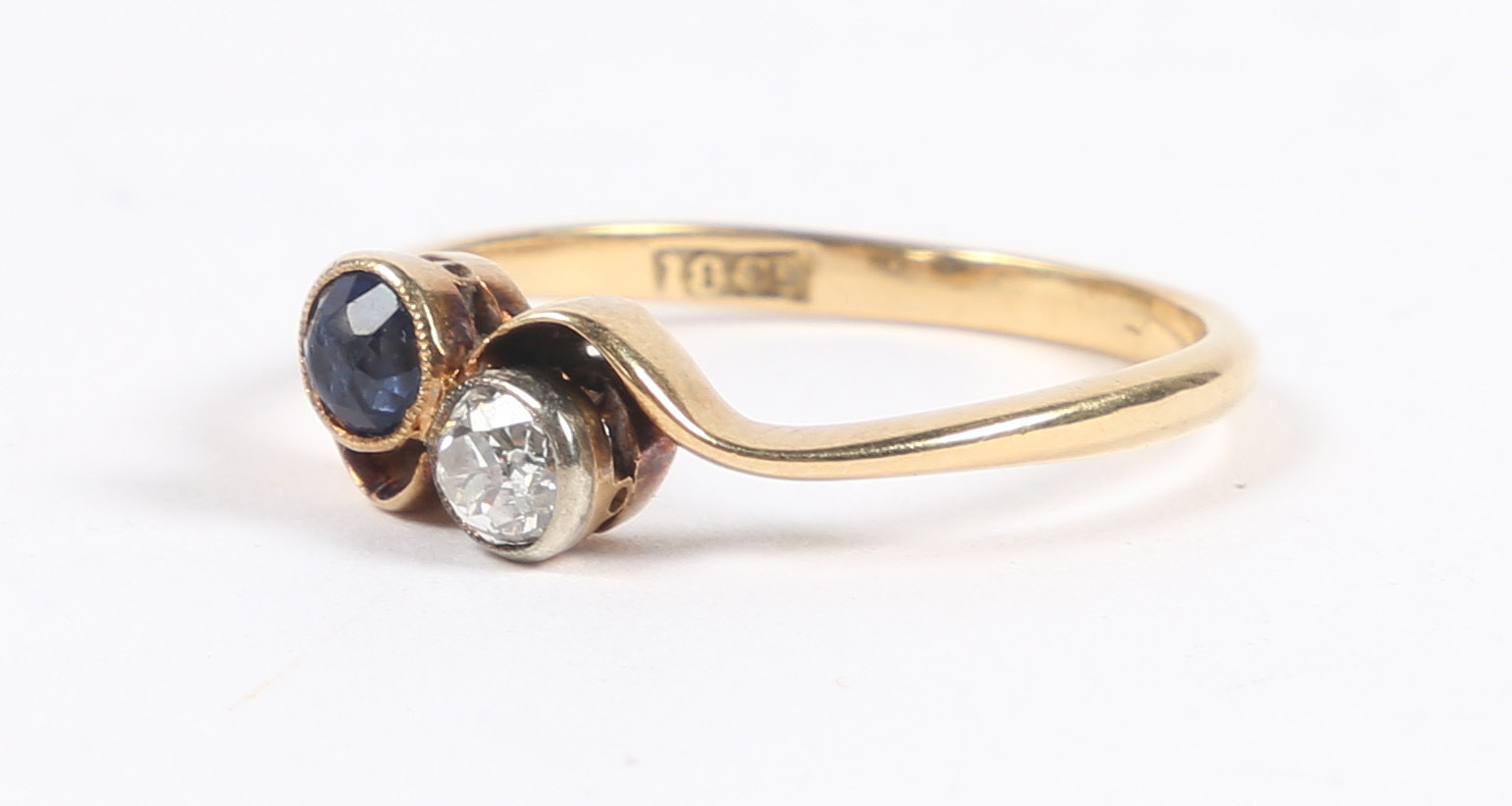 AN 18 CARAT GOLD, SAPPHIRE AND DIAMOND RING. - Bild 4 aus 5