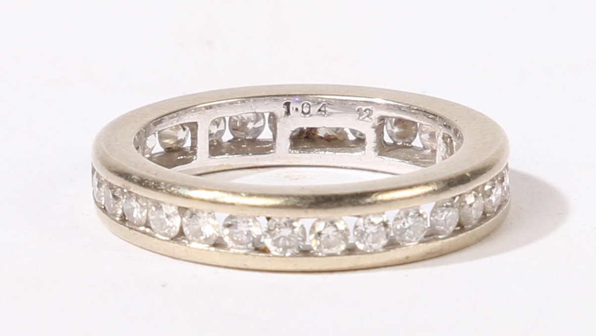 AN 18 CARAT WHITE GOLD AND DIAMOND FULL ETERNITY RING. - Bild 4 aus 4