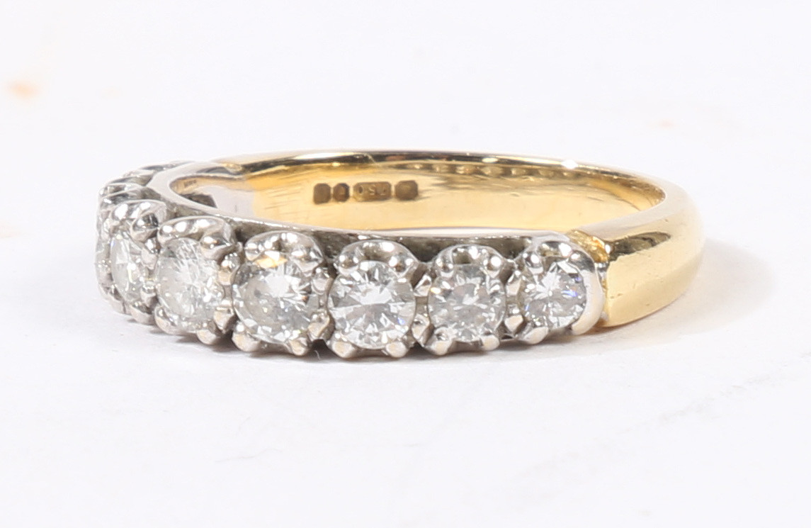 AN 18 CARAT GOLD AND DIAMOND RING. - Image 3 of 5