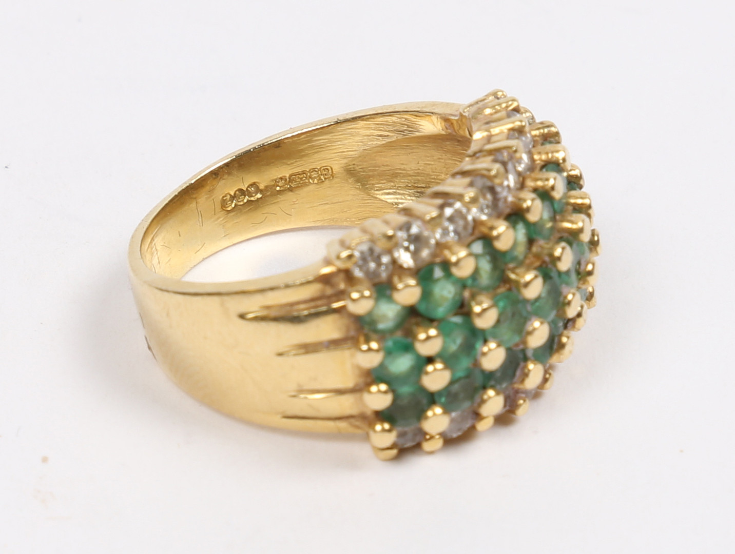 AN 18 CARAT GOLD, EMERALD AND DIAMOND RING. - Bild 6 aus 7