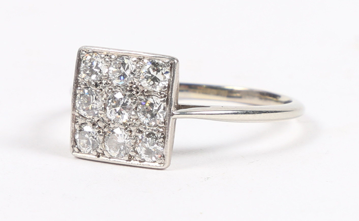 A PLATINUM AND DIAMOND RING. - Image 6 of 6