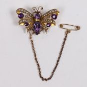 A 9 CARAT GOLD, AMETHYST AND SEED PEARL BUTTERFLY BROOCH.