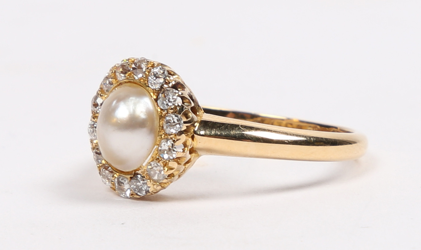 A VICTORIAN 18 CARAT GOLD, PEARL AND DIAMOND RING. - Bild 3 aus 7