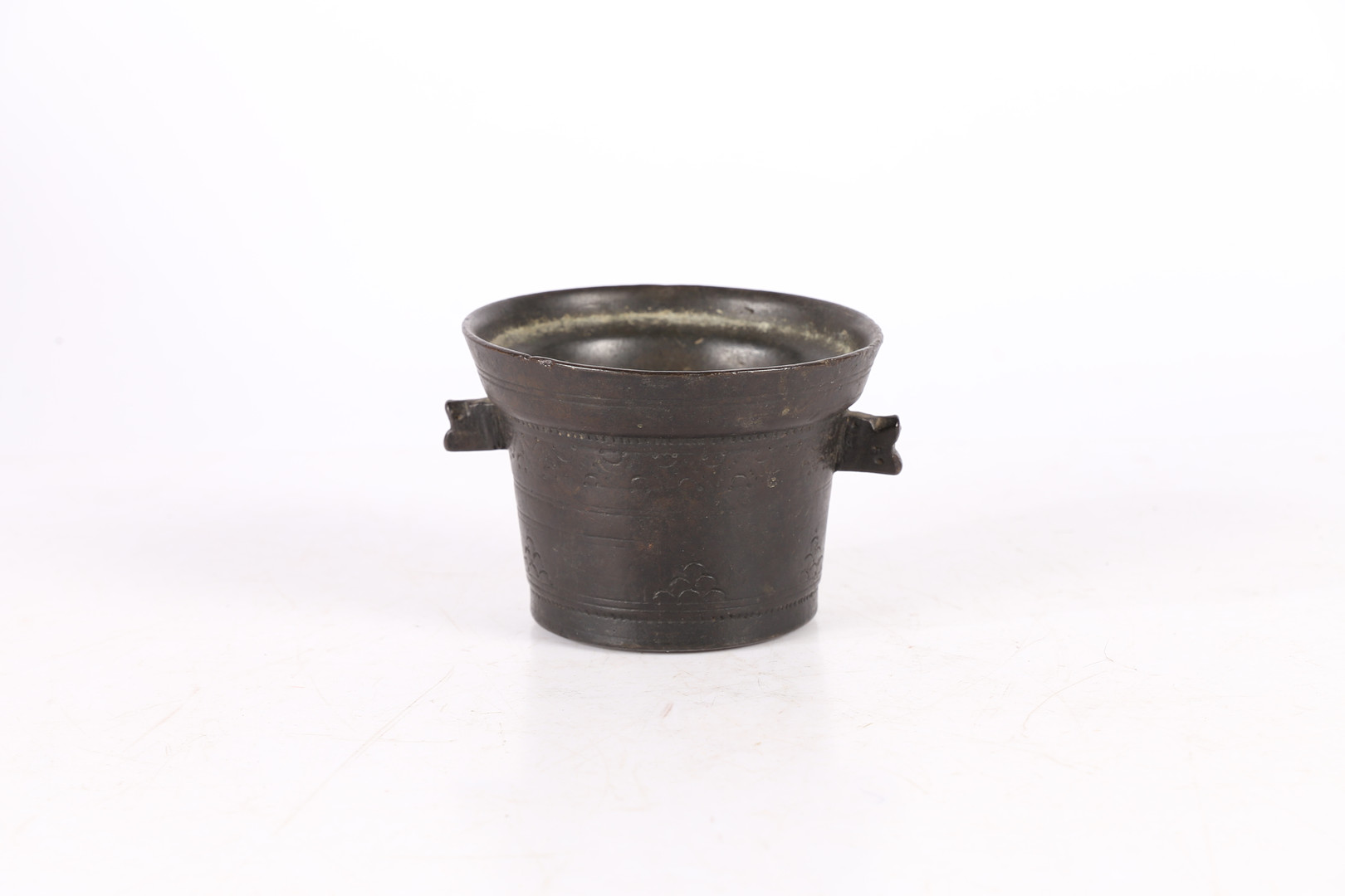 A SMALL 17TH CENTURY BRONZE MORTAR, SPANISH. - Image 2 of 6