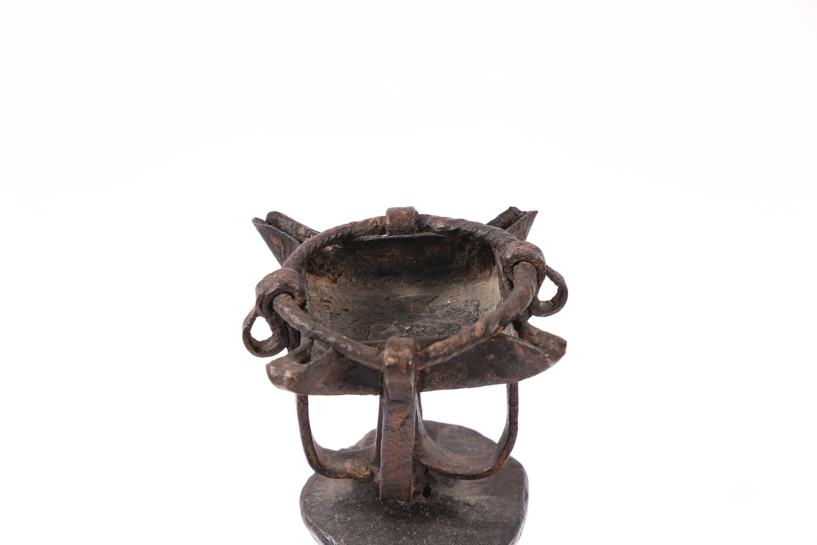 A WROUGHT-IRON AND TIMBER OIL-TYPE LAMP. - Image 7 of 8