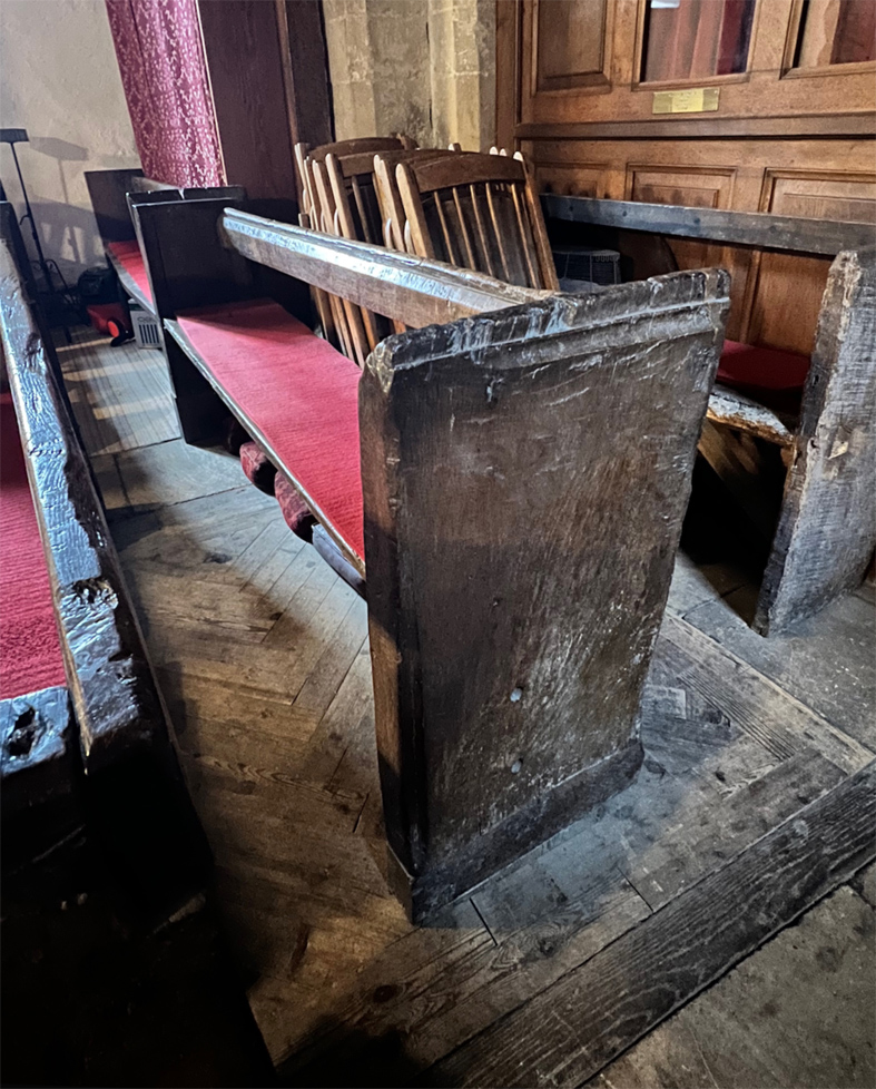A MEDIEVAL OAK BENCH OR PEW CIRCA 14TH CENTURY, ENGLISH - Image 8 of 8