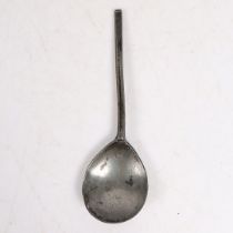 A 16TH CENTURY PEWTER SLIP TOP SPOON, ENGLISH, CIRCA 1500-50.