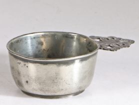 A SMALL CHARLES II PEWTER DEEP-BOWL PORRINGER, LANCASHIRE, CIRCA 1670.