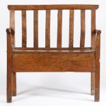 A SMALL GEORGE III ELM SETTLE, WEST COUNTRY, CIRCA 1750-80.