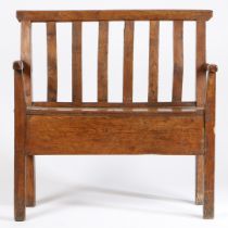 A SMALL GEORGE III ELM SETTLE, WEST COUNTRY, CIRCA 1750-80.