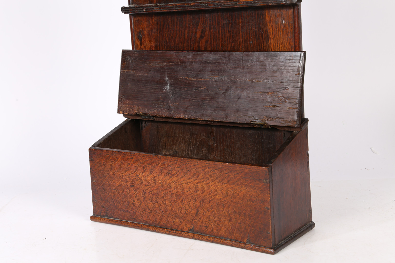 A GEORGE III OAK SPOON RACK, CIRCA 1800. - Image 6 of 9