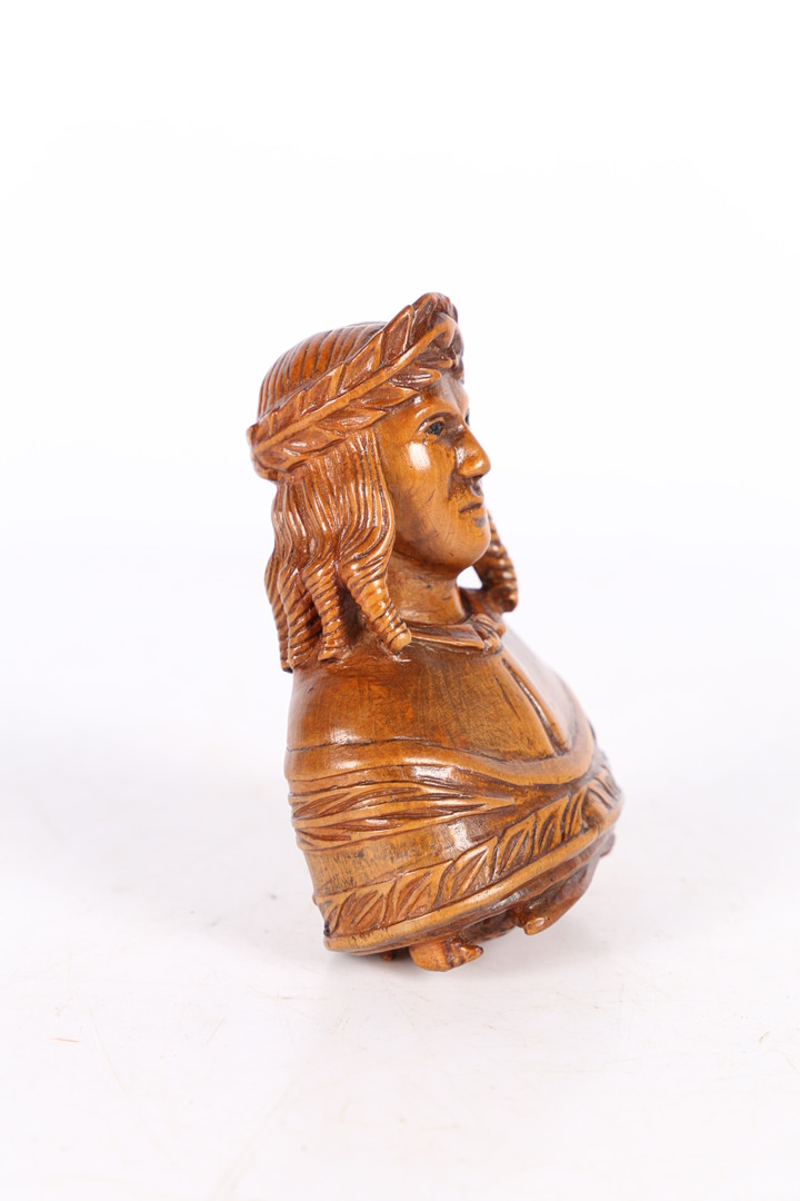 AN EARLY 19TH CENTURY BOXWOOD SNUFF BOX BUST OF THE YOUNG NAPOLEON CROWNED EMPEROR. - Image 6 of 8