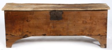 AN EARLY 18TH CENTURY ELM COFFER.