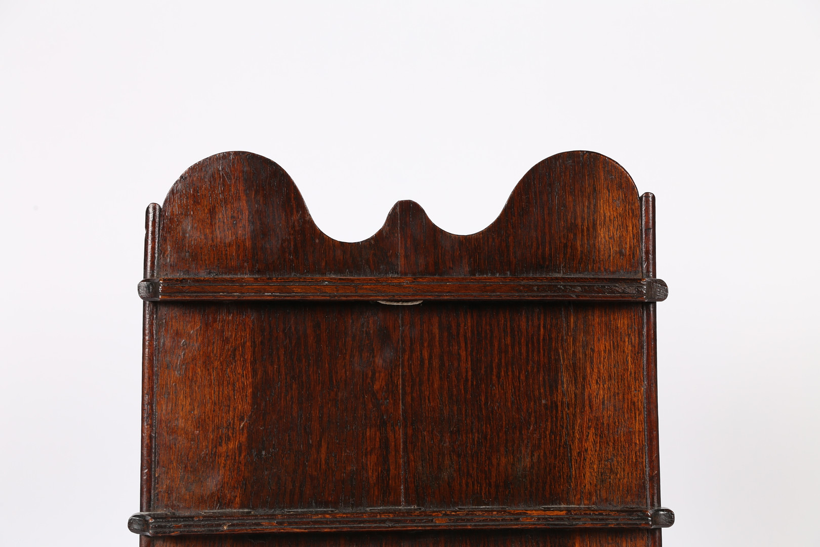 A GEORGE III OAK SPOON RACK, CIRCA 1800. - Image 2 of 9