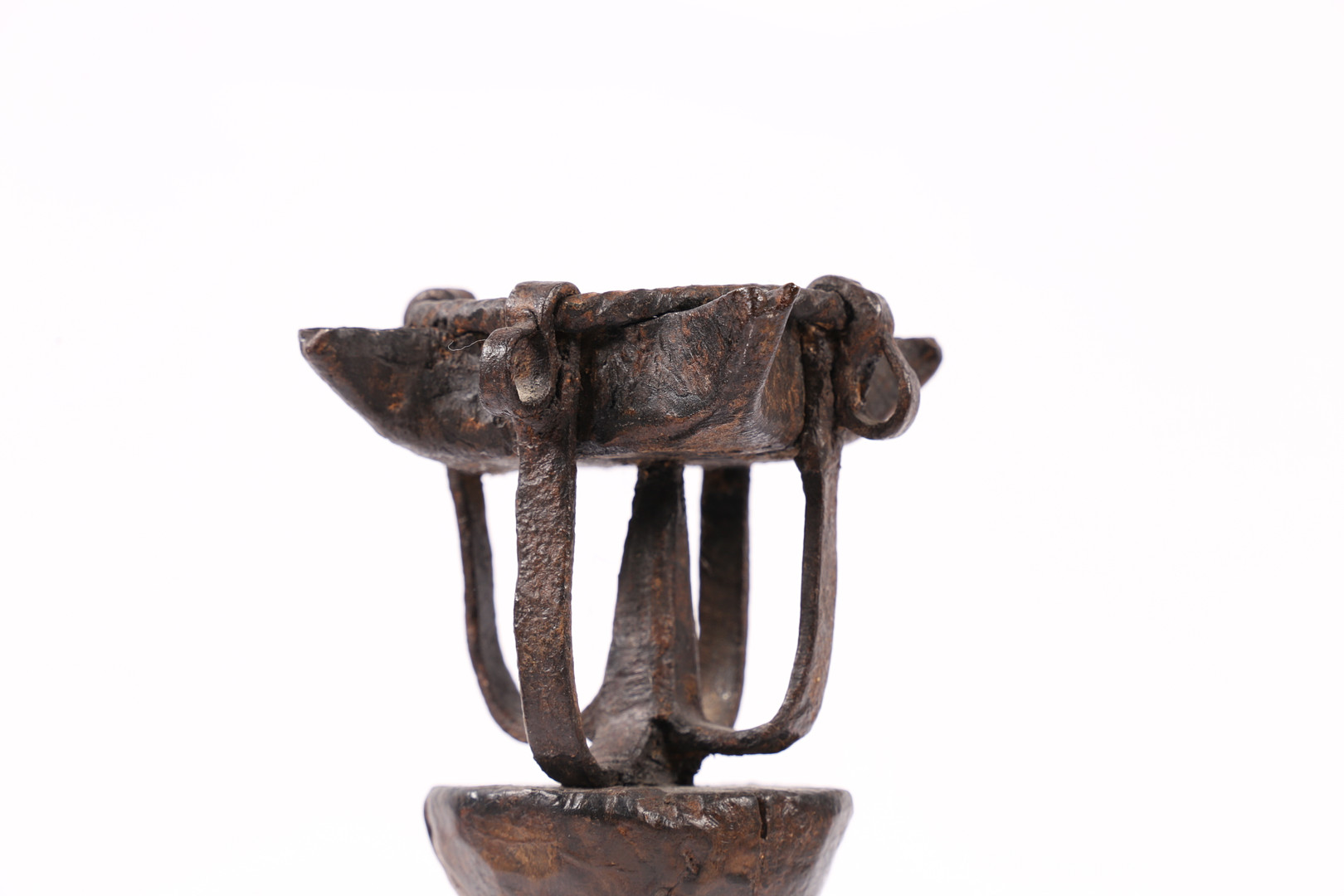 A WROUGHT-IRON AND TIMBER OIL-TYPE LAMP. - Image 2 of 8