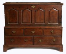 A LARGE EARLY 18TH CENTURY WELSH OAK MULE CHEST.
