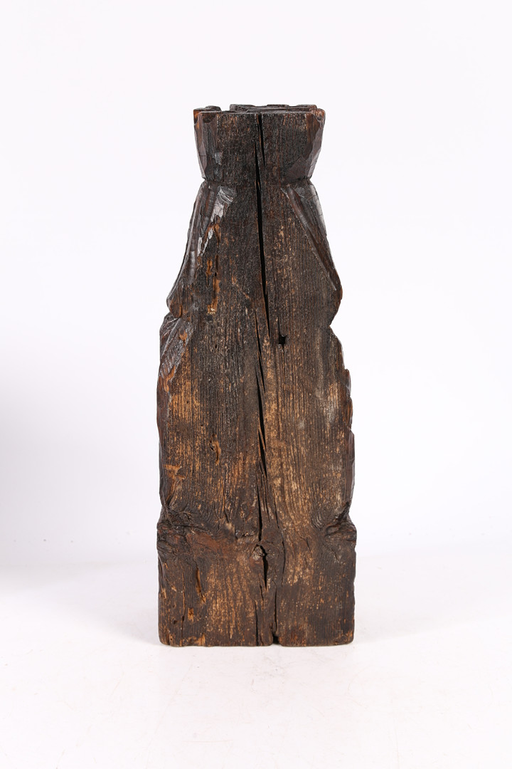 A 17TH/18TH CENTURY PINE FIGURAL CARVING, THE 'VIRGIN & CHILD ENTHRONED'. - Image 6 of 8