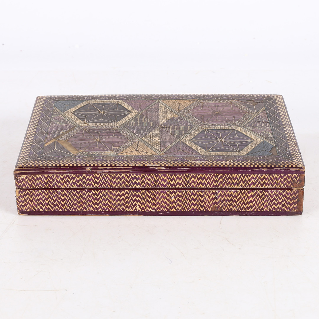 A STRAW-WORK GAMING BOX, CIRCA 1900.