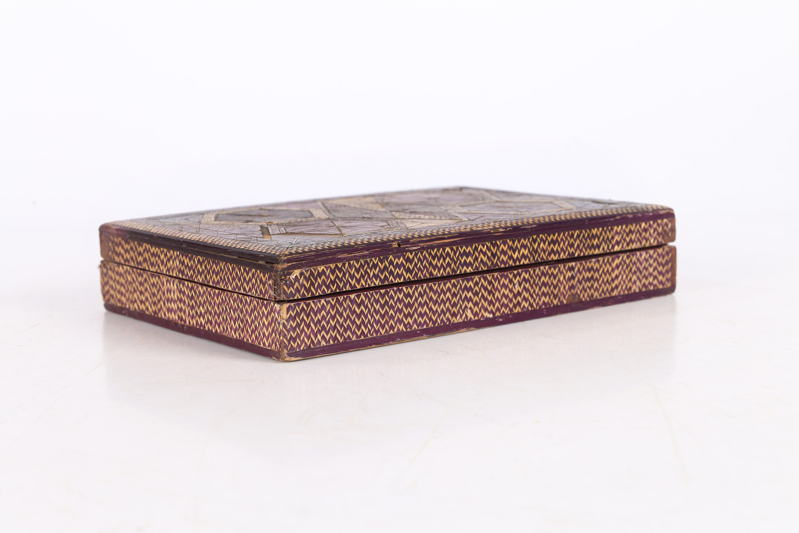 A STRAW-WORK GAMING BOX, CIRCA 1900. - Image 4 of 7