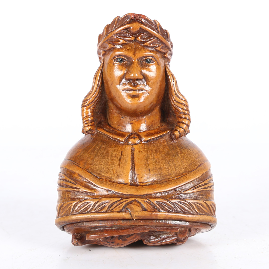 AN EARLY 19TH CENTURY BOXWOOD SNUFF BOX BUST OF THE YOUNG NAPOLEON CROWNED EMPEROR.