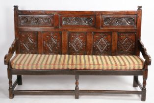 A GOOD AND INTERESTING CHARLES II OAK SETTLE, SOUTH-WEST YORKSHIRE, CIRCA 1670.
