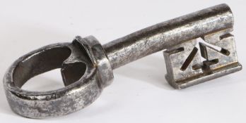 A LATE 16TH CENTURY IRON KEY, GERMAN, CIRCA 1600.