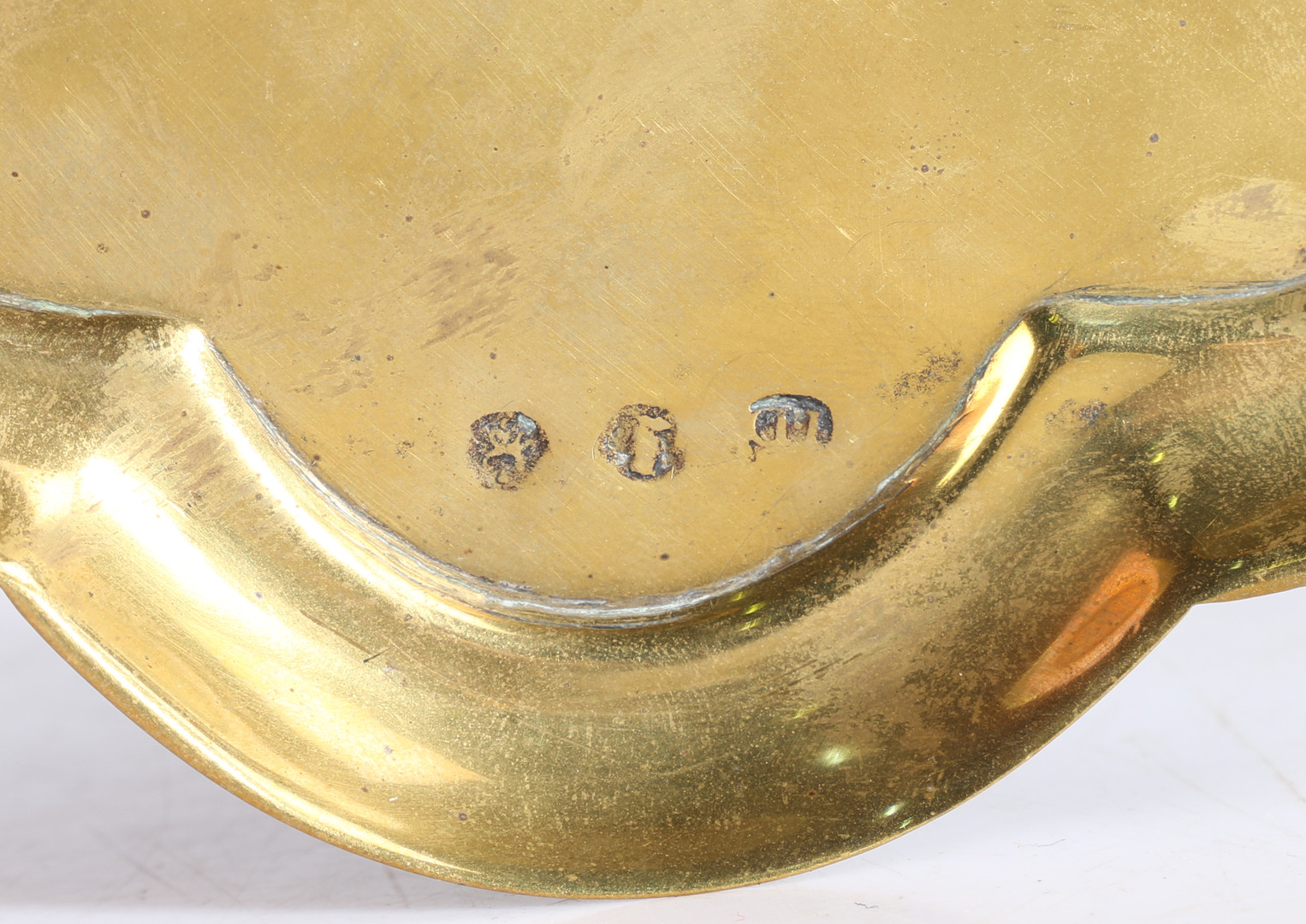 A RARE GEORGE II SMALL COPPER-ALLOY SILVER-FORM WAITER, circa 1730. - Image 4 of 5