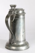 A CHARLES II PEWTER BEEFEATER FLAGON, POSSIBLY WEST COUNTRY, CIRCA 1680.