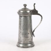 A SMALL JAMES I PEWTER FLAGON, CIRCA 1610.