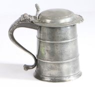 A WILLIAM & MARY PEWTER FLAT-LID TANKARD, BIRMINGHAM, CIRCA 1690.