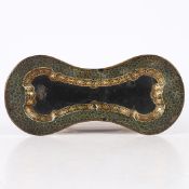 A 19TH CENTURY PAPIER MACHÉ CANDLE- SNUFFER TRAY, ENGLISH.