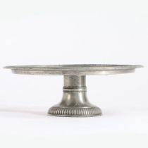 A RARE QUEEN ANNE PEWTER TAZZA OR FOOTED PLATE, CIRCA 1705.