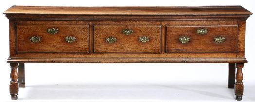 AN EARLY 18TH CENTURY OAK LOW DRESSER, ENGLISH, CIRCA 1700-20.