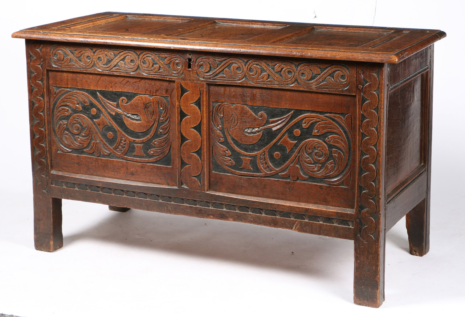 A BOLD DESIGNED CHARLES II OAK AND STAINED COFFER, WEST COUNTRY, CIRCA 1660. - Image 4 of 4