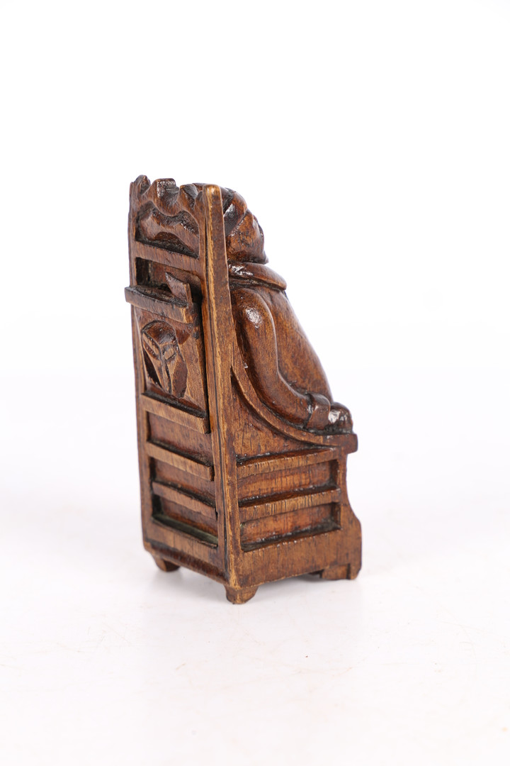 A LATE 18TH CENTURY CARVED SNUFF BOX. - Image 3 of 7