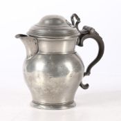 A GEORGE III PEWTER PINT LIDDED ALE JUG, CIRCA 1800-20.