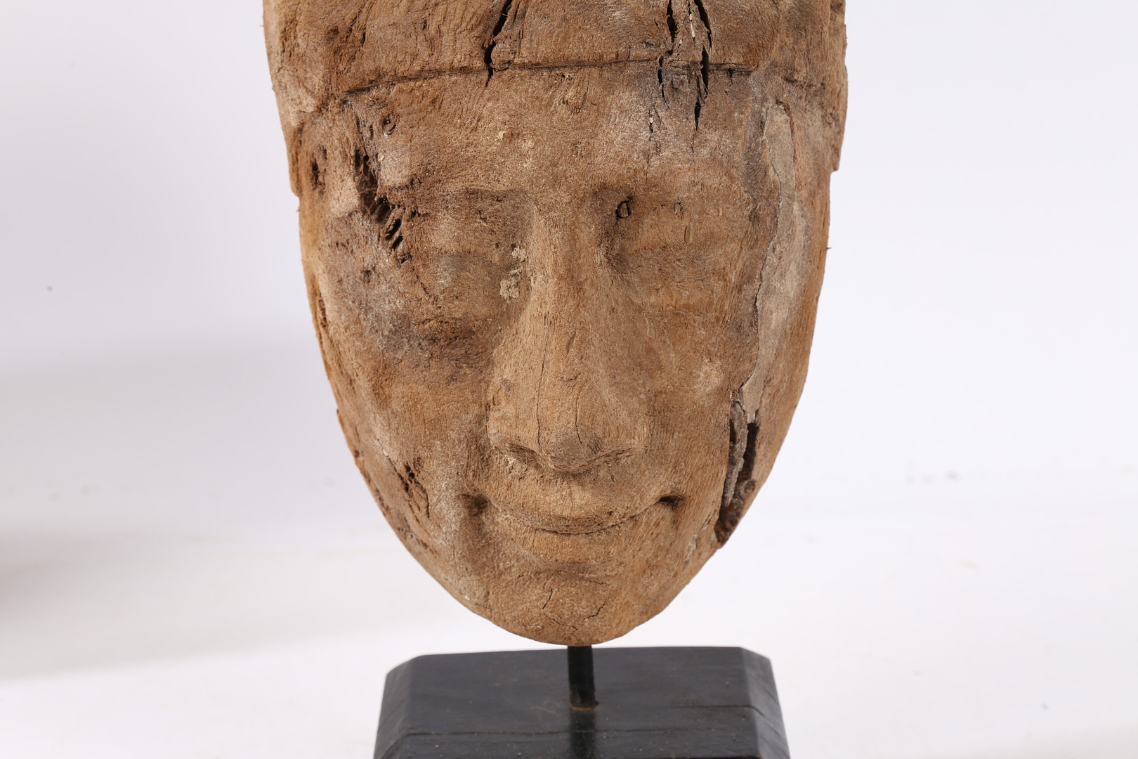 AN ANCIENT EGYPTIAN CEDAR WOOD MUMMY MASK. - Image 3 of 6