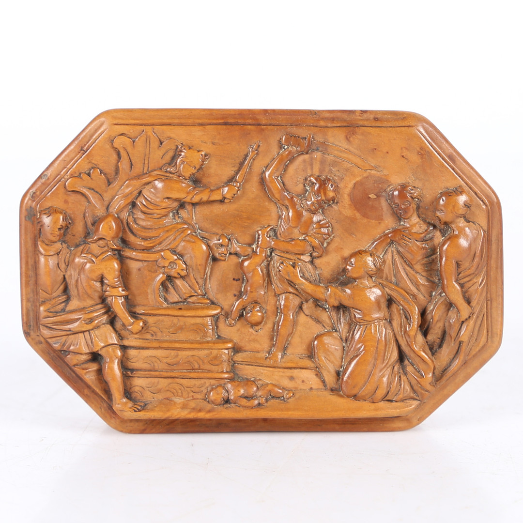 AN ITALIAN 17TH CENTURY BOXWOOD SNUFF BOX.