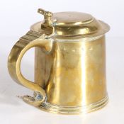 AN EXCEPTIONALLY RARE GEORGE II BRASS FLAT-LID TANKARD, CIRCA 1730.