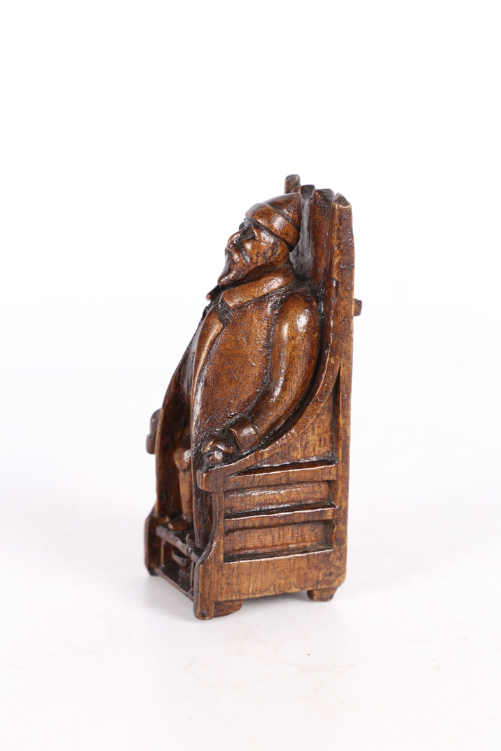 A LATE 18TH CENTURY CARVED SNUFF BOX. - Image 2 of 7