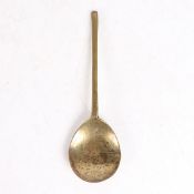 A 16TH/17TH CENTURY LATTEN SLIP TOP SPOON, ENGLISH.