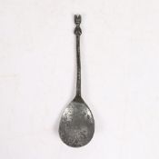 A RARE MID-15TH CENTURY HORNED HEADDRESS PEWTER SPOON, ENGLISH, CIRCA 1450.