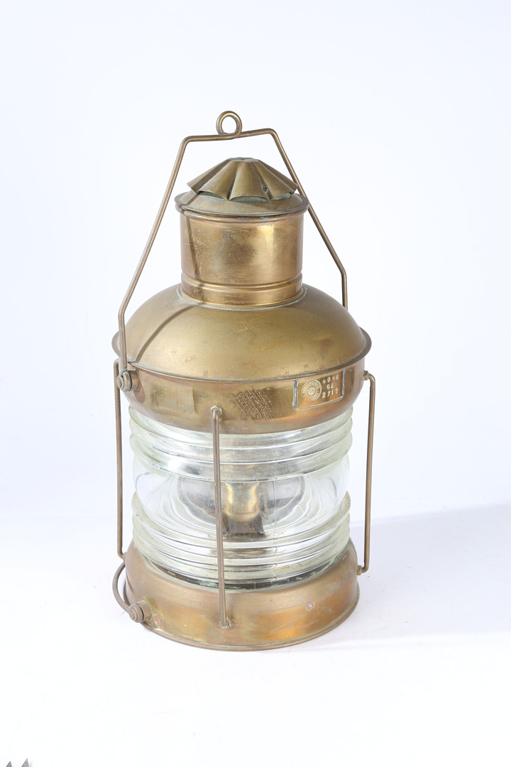 AN EARLY 20TH CENTURY BRASS SHIPS LANTERN. - Image 5 of 8